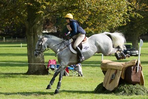 Serena McGregor riding TRAITORS FORD at the Fairfax Saddle in the CCI3* Event at the 2015 Blenheim Palace International Horse Trials blen15-102