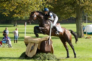 Victoria Scott riding SONG DU MAGAY at the Fairfax Saddle in the CCI3* Event at the 2015 Blenheim Palace International Horse Trials blen15-103