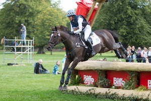 Kate Chadderton riding VS MCCUAN CIVIL LIBERTY at the Biffa Bin Finale in the CCI3* Event at the 2015 Blenheim Palace International Horse Trials blen15-106