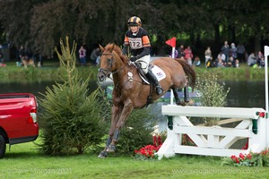 TREFEINON RED KITE and Melanie Wilder (172) in the CCI3* Cross Country at Blenheim Palace International Horse Trials 2017