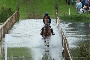 GRAND MANOEUVRE and Laura Collett (17) in the CCI3* Cross Country Event Rider Masters at Blenheim Palace International Horse Trials 2017