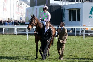 Un De Sceaux & Ruby Walsh win the Racing Post Arkle Chase for Willie Mullins.