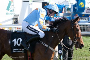 Un De Sceaux & Ruby Walsh win the Racing Post Arkle Chase for Willie Mullins.