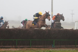 Heythrop Hunt Point to Point Races at Cocklebarrow 2014. 4th race: 5th race: Savills Lord Ashton of Hyde's Cup Men's Open Race.