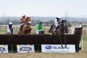 Heythrop Hunt Point to Point Races - Cocklebarrow Sunday 25th January 2015. 1st Race: The Subaru Restricted Race.